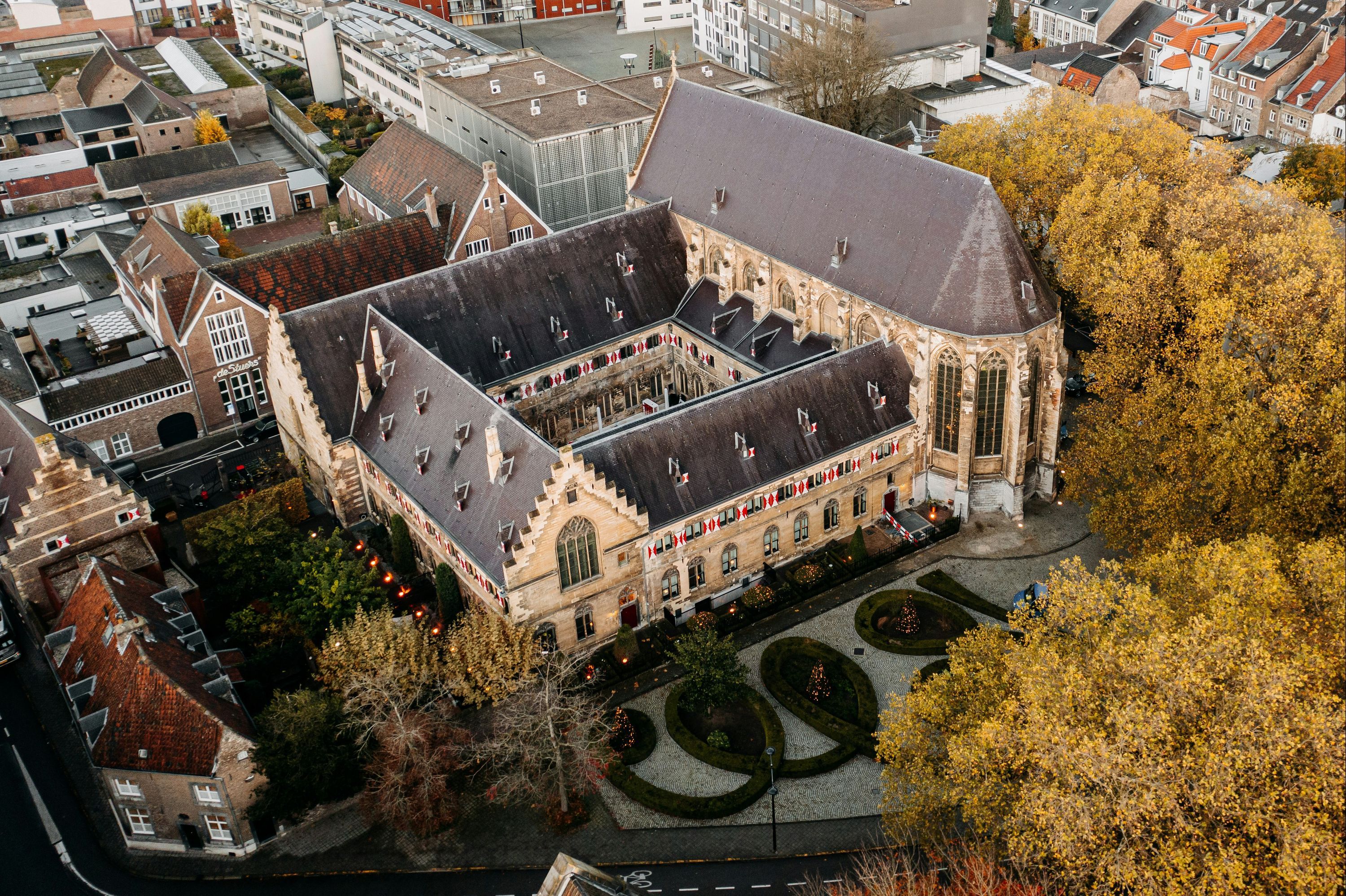 Gebäude