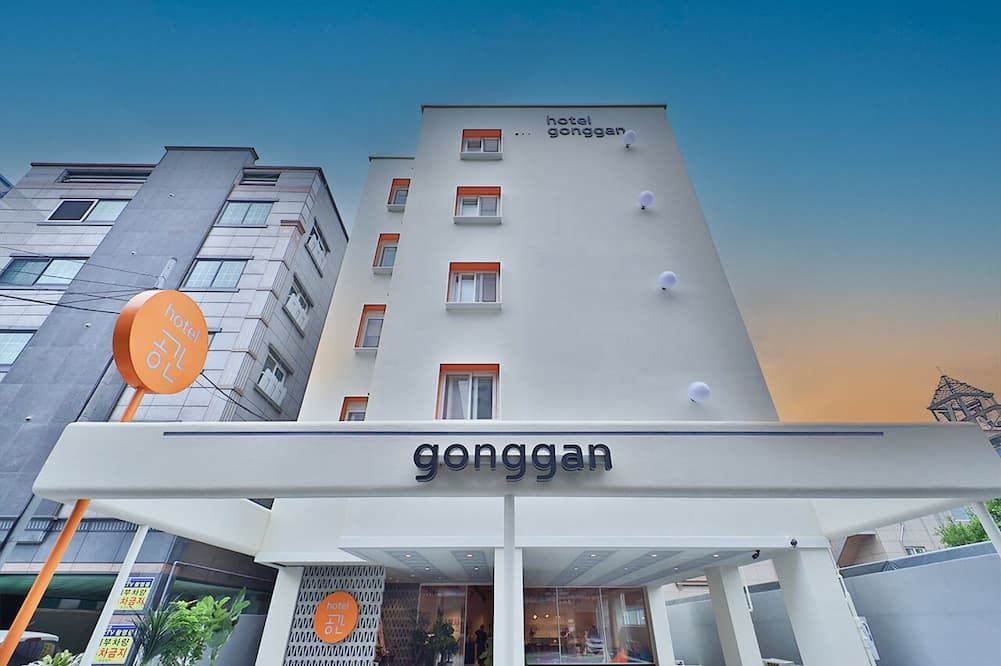 Gebäude