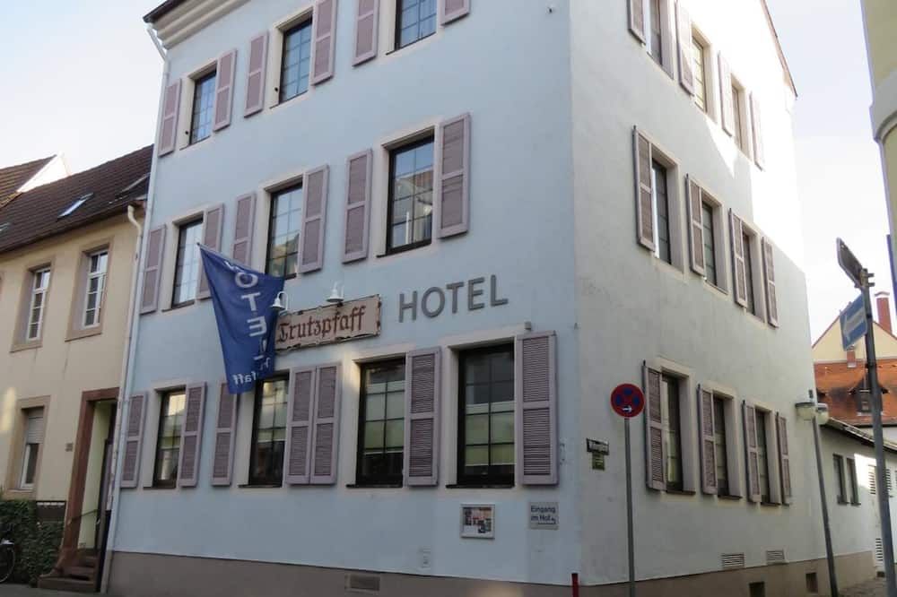 Gebäude