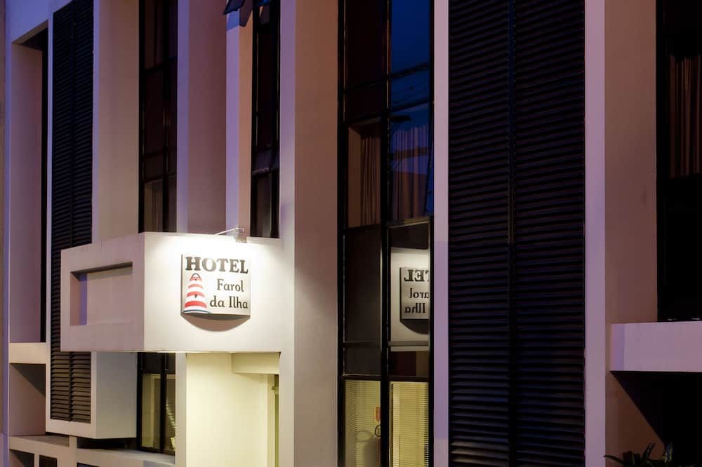 Gebäude