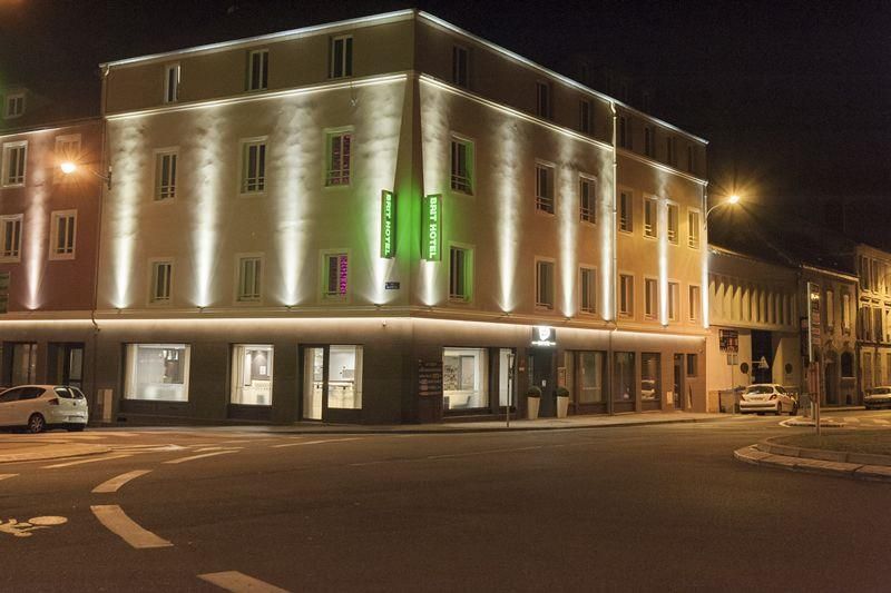 Gebäude