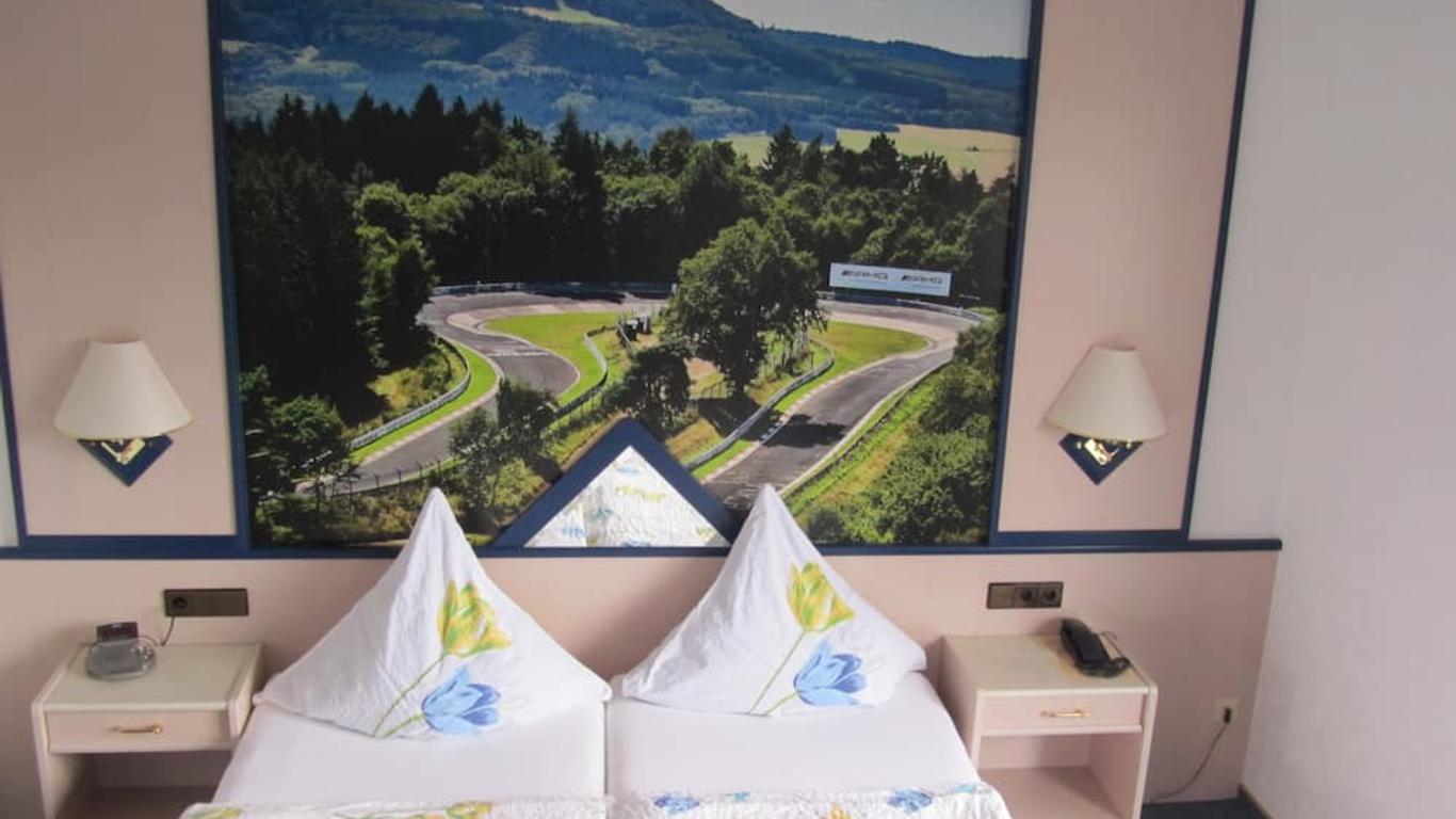 Race-Hotel zur Burg Nürburg, Nürburg | HotelsCombined