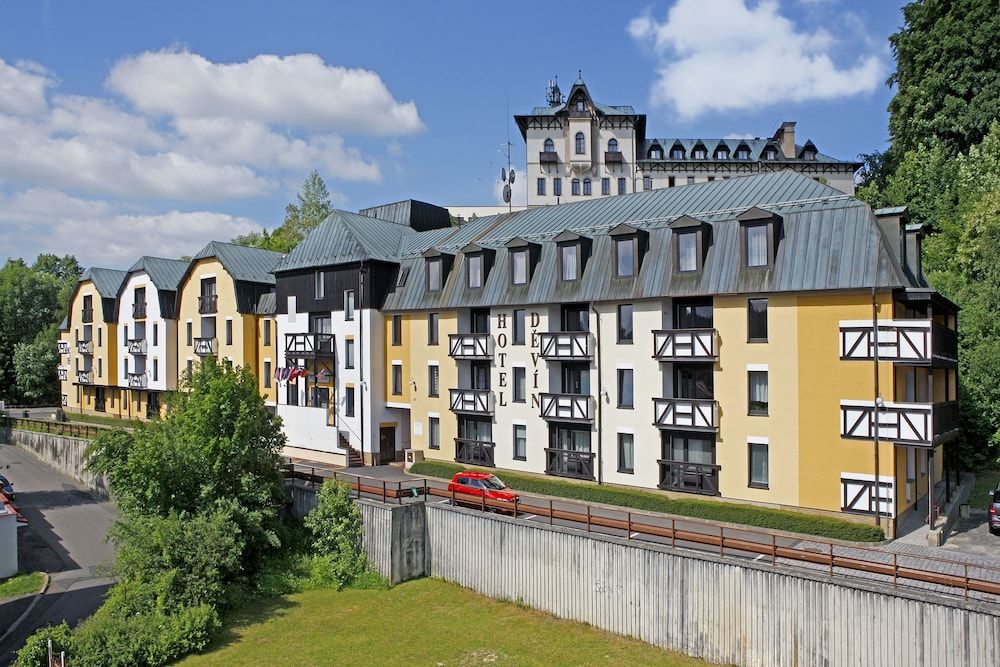 Gebäude