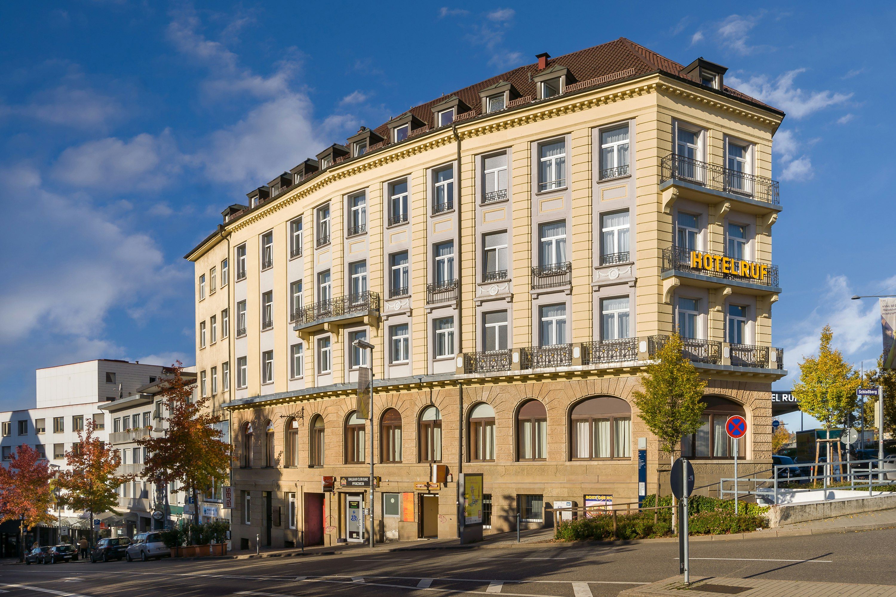 Gebäude