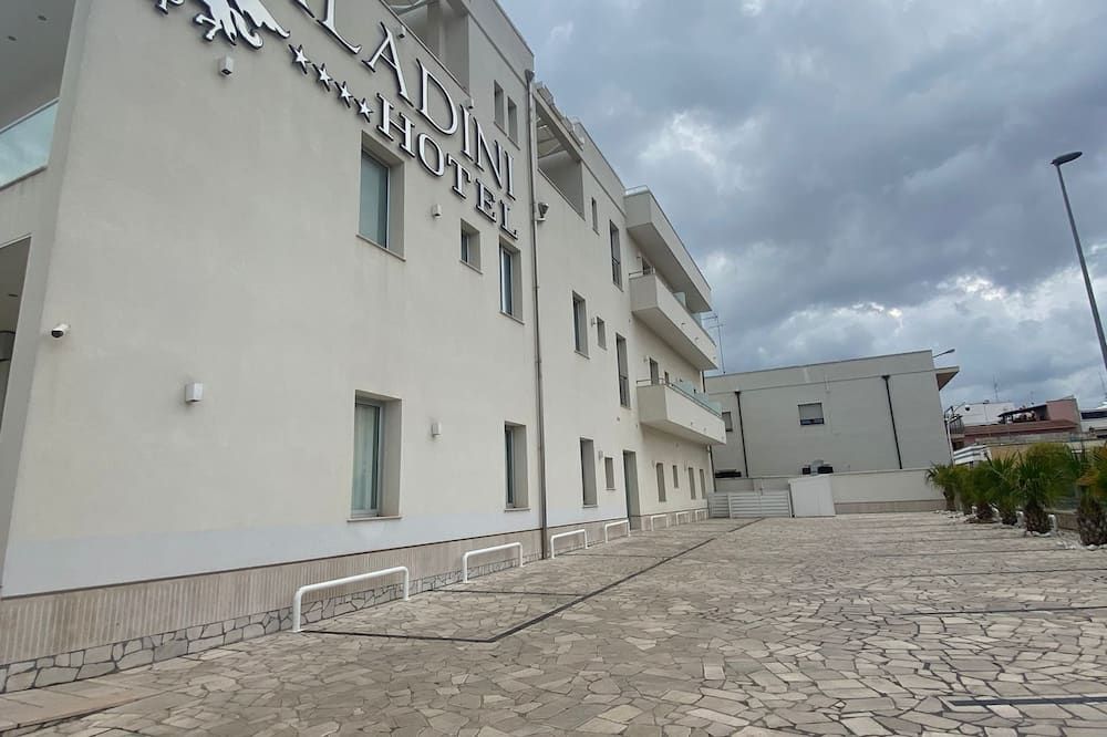 Gebäude