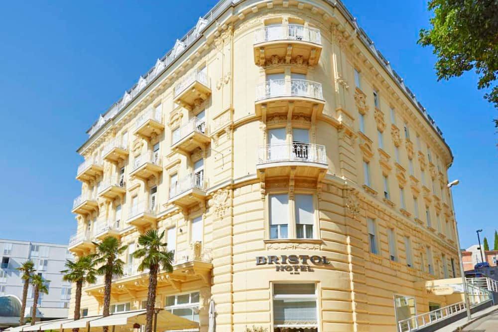 Gebäude