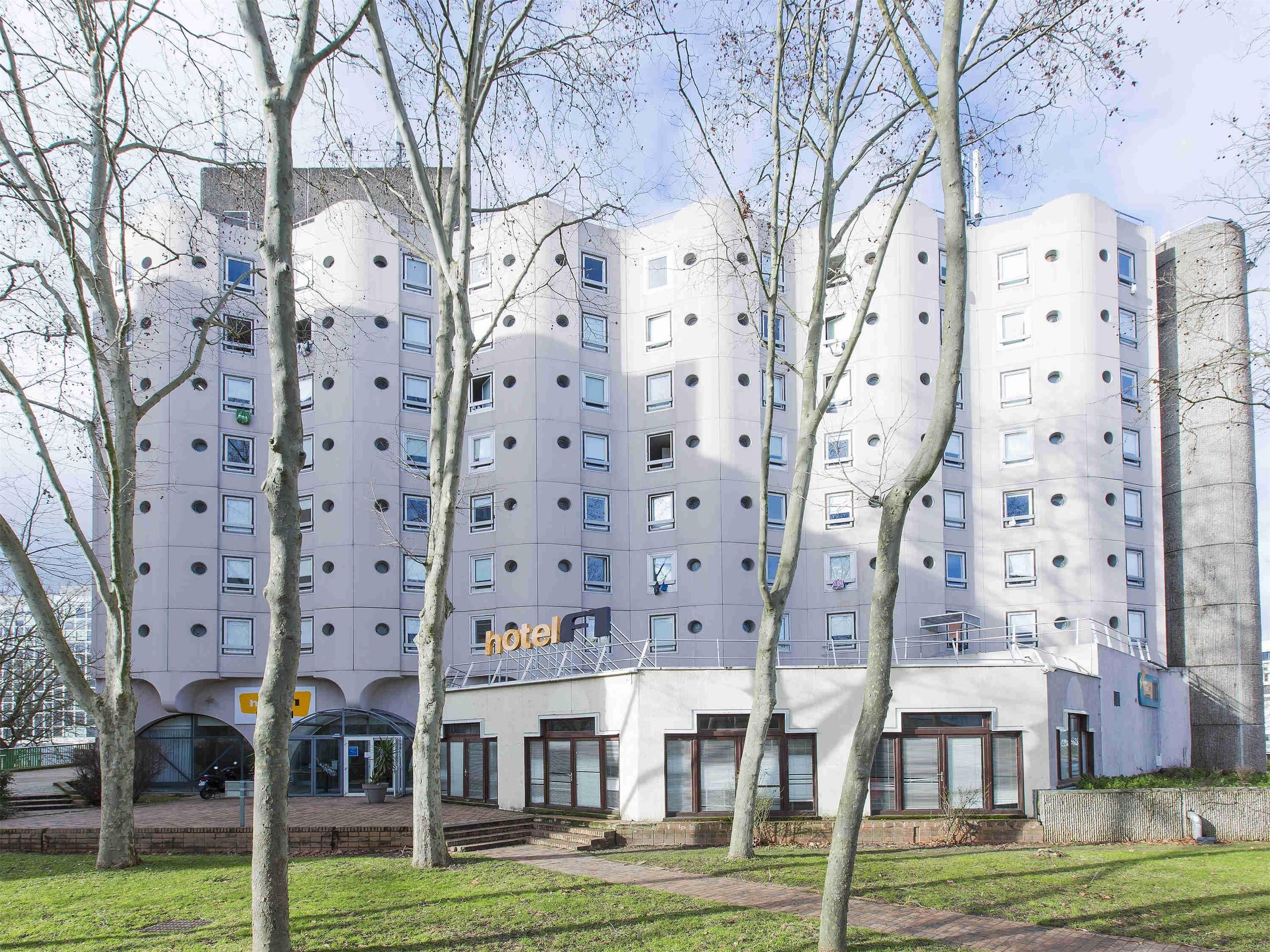 Gebäude