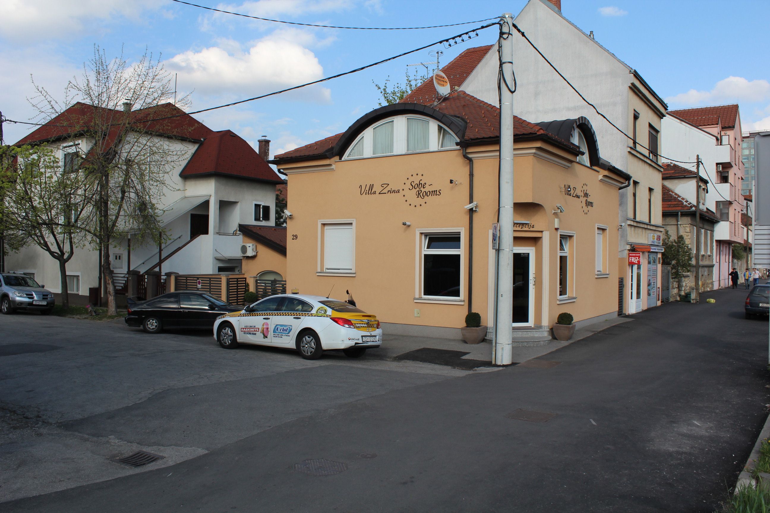 Gebäude