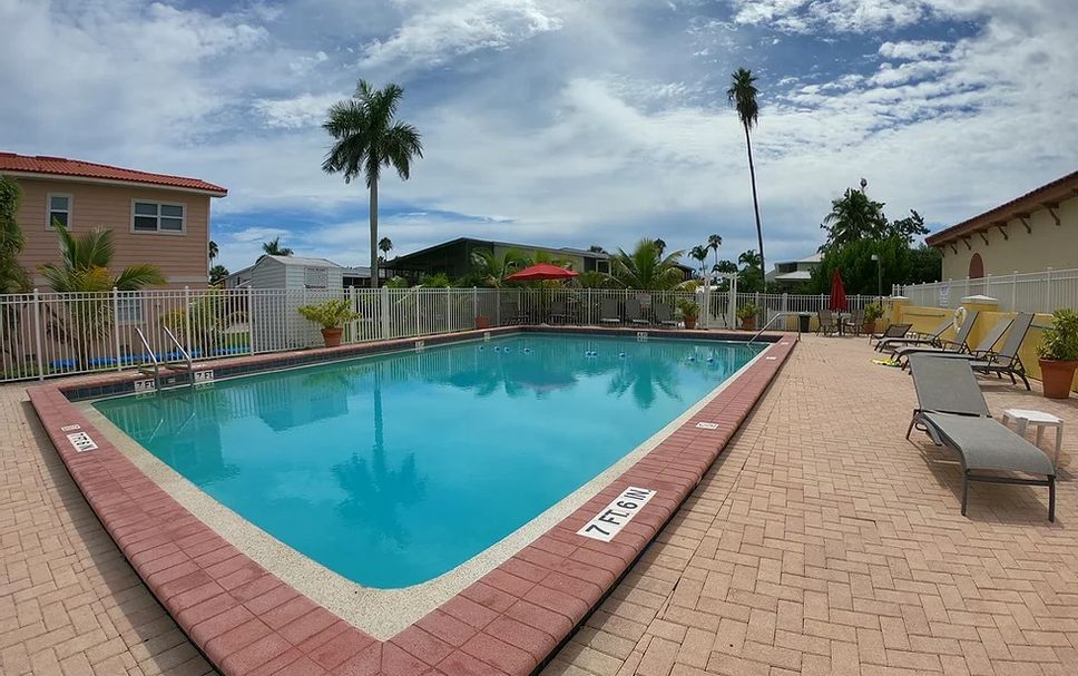 Pool Foto