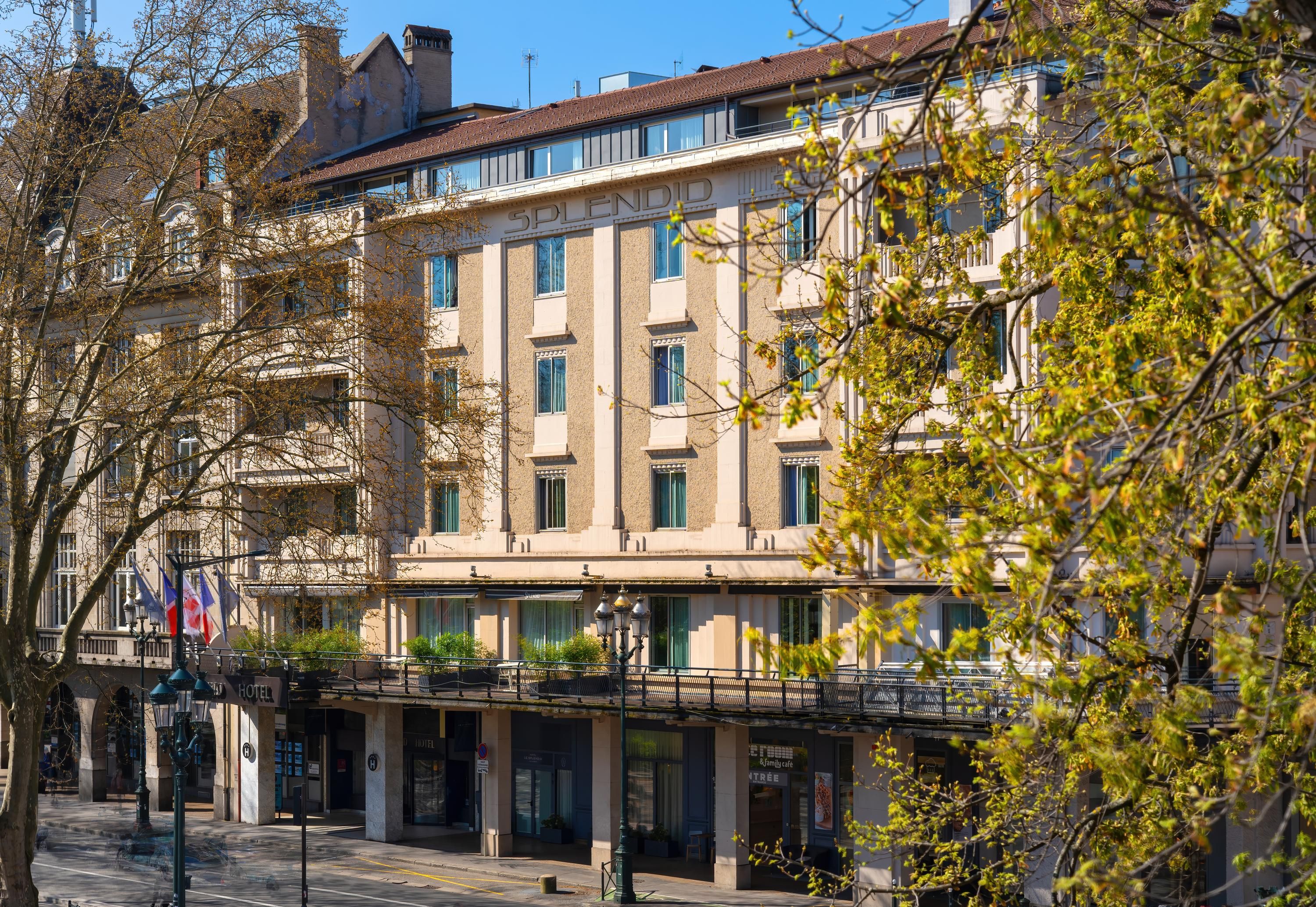 Gebäude